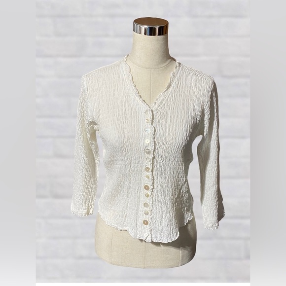 Nomadic Traders Beautiful Textured Ruffled Button Up White Top - Picture 1 of 7